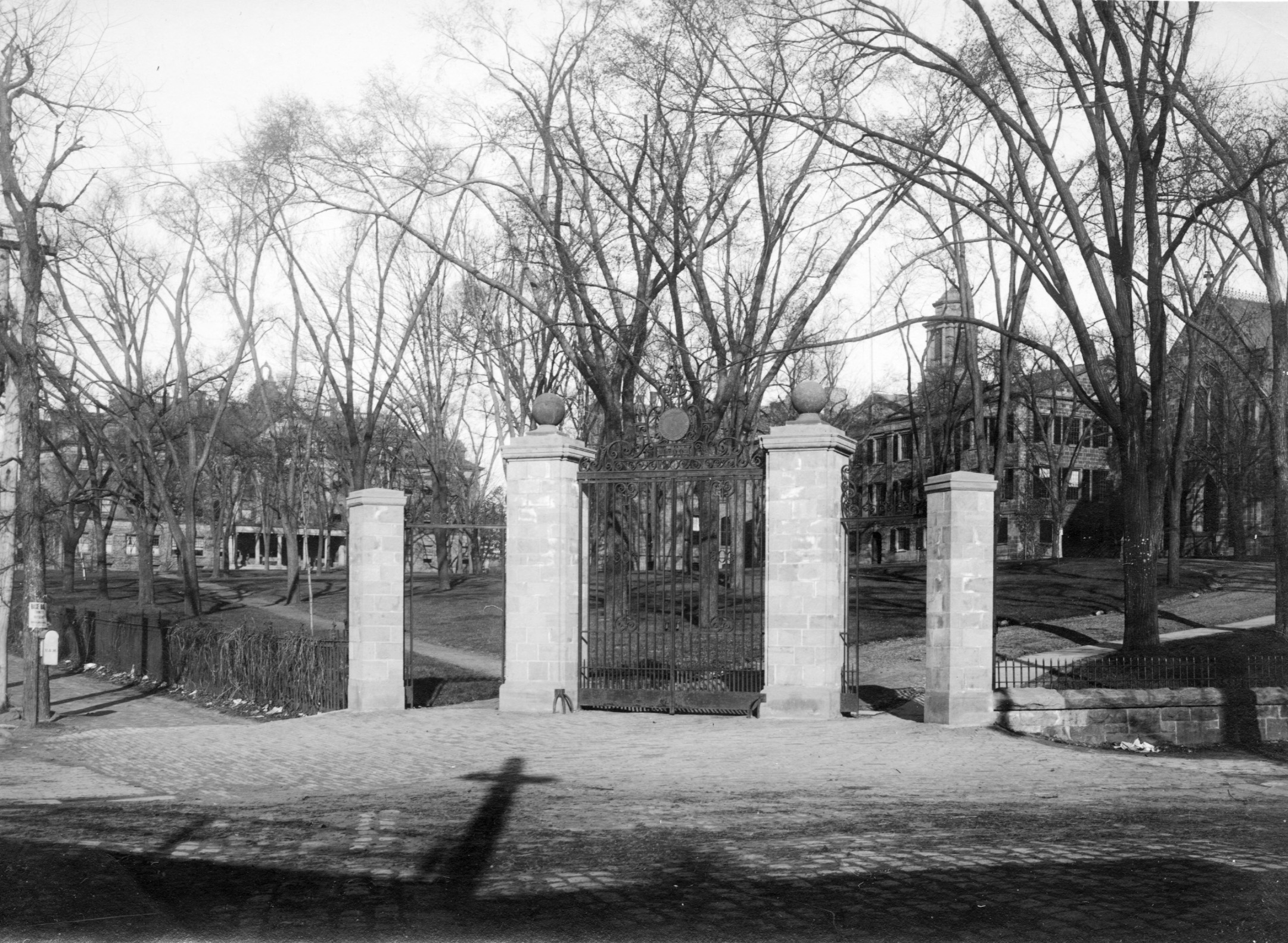 1883_Gate