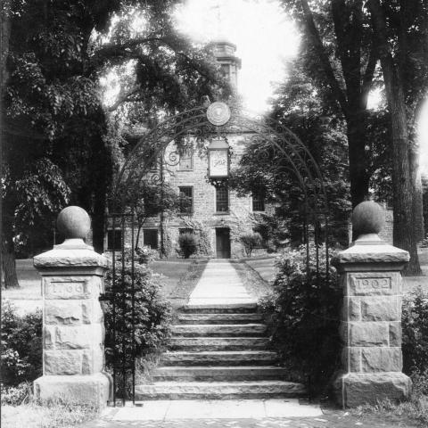 1902_gate