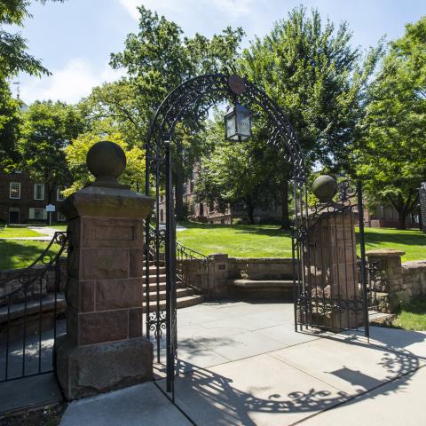 1902_gate